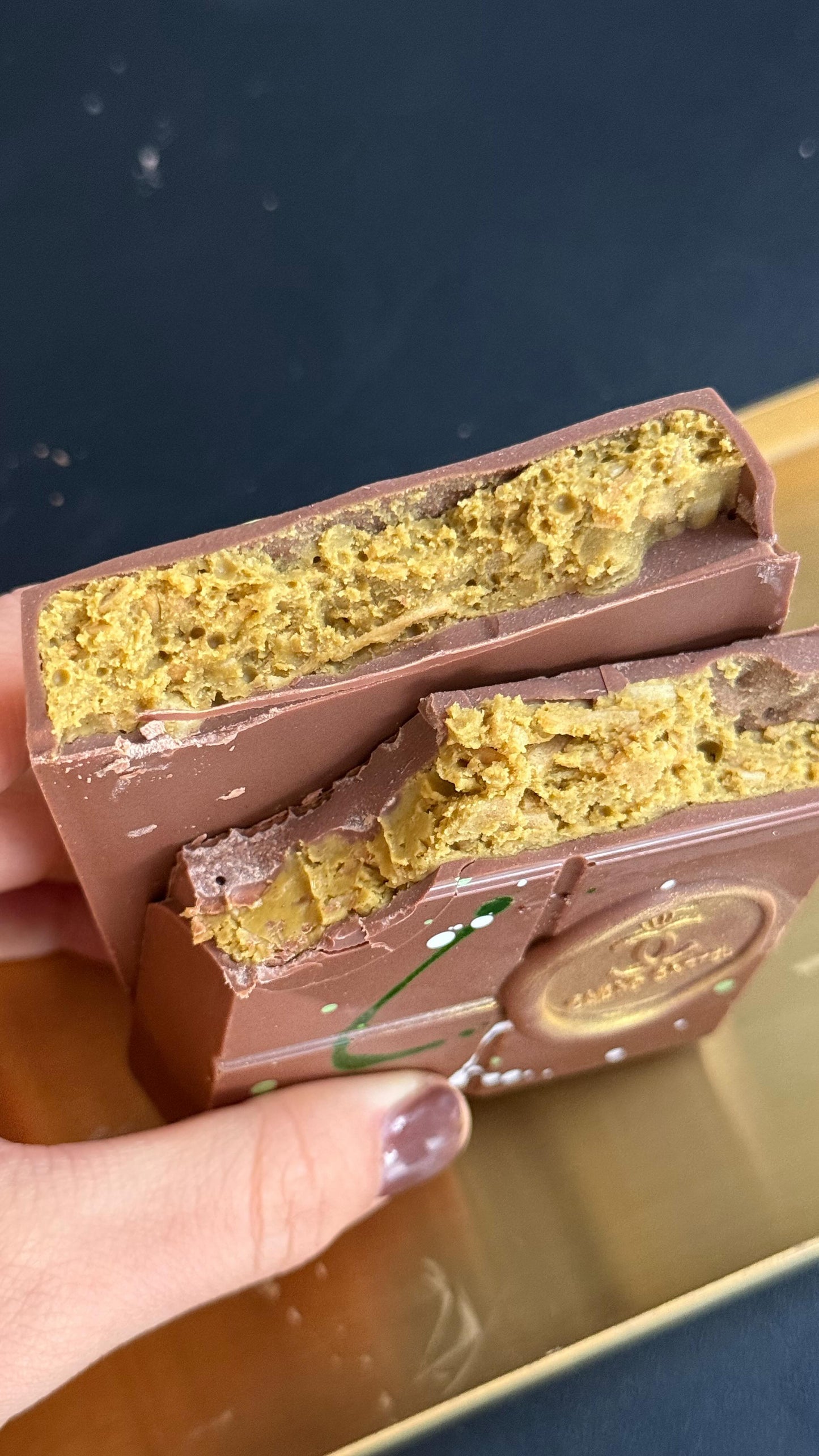 "Barra Viral de Dubai" Rellena de Pistacho y Kadaif